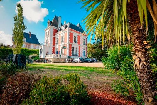 Le Bar De La Villa Margaret Rouvre Ses Portes Aujourdhui