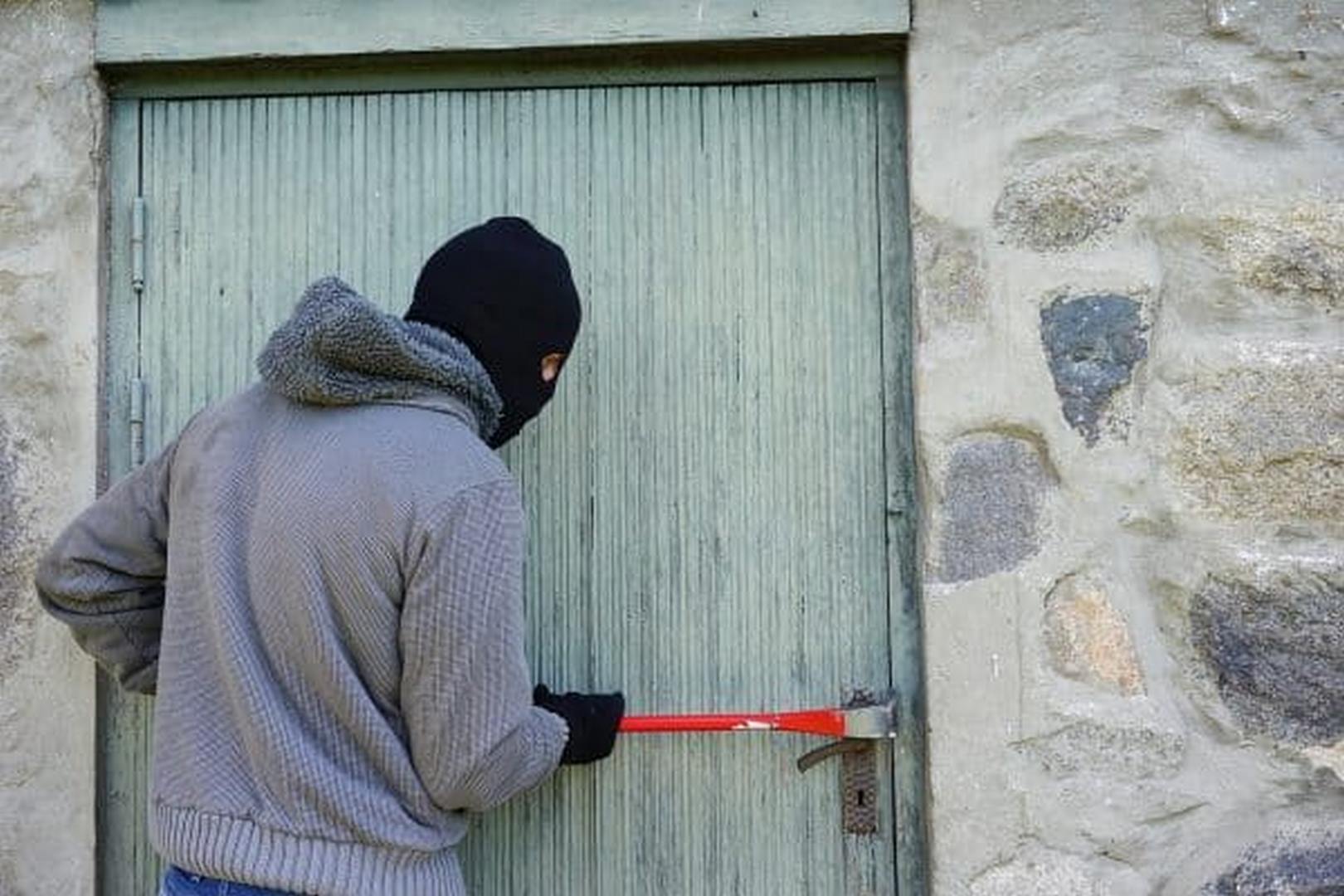 Trois Auteurs De Cambriolages Identifiés Grâce à Leur ADN écopent De 6 ...